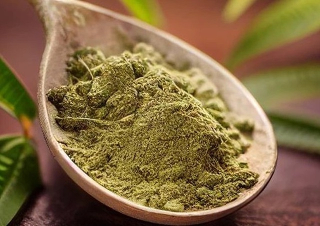 lžička kratomu