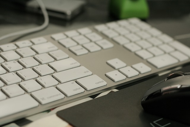 klávesnice a myš počítače.jpg